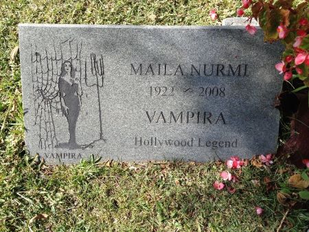 Vampira: La vida de la madre del Terror